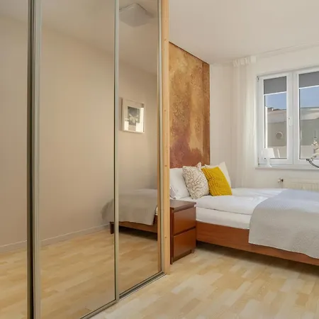 Cozy Remote Work By Renters Apartment Poznan