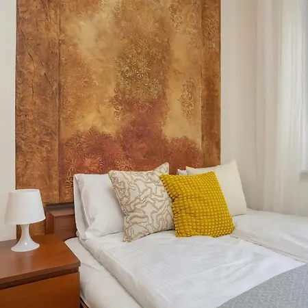 Cozy Remote Work By Renters Apartment Poznan